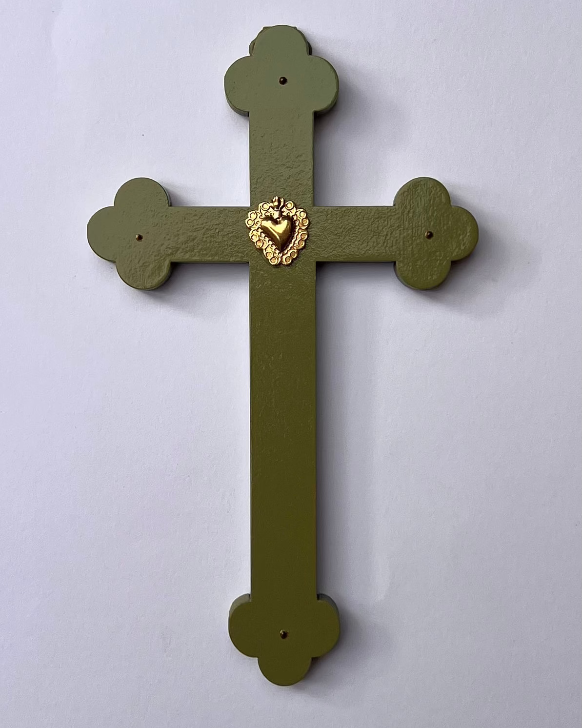 Crucifix coeur joyeux sous bois