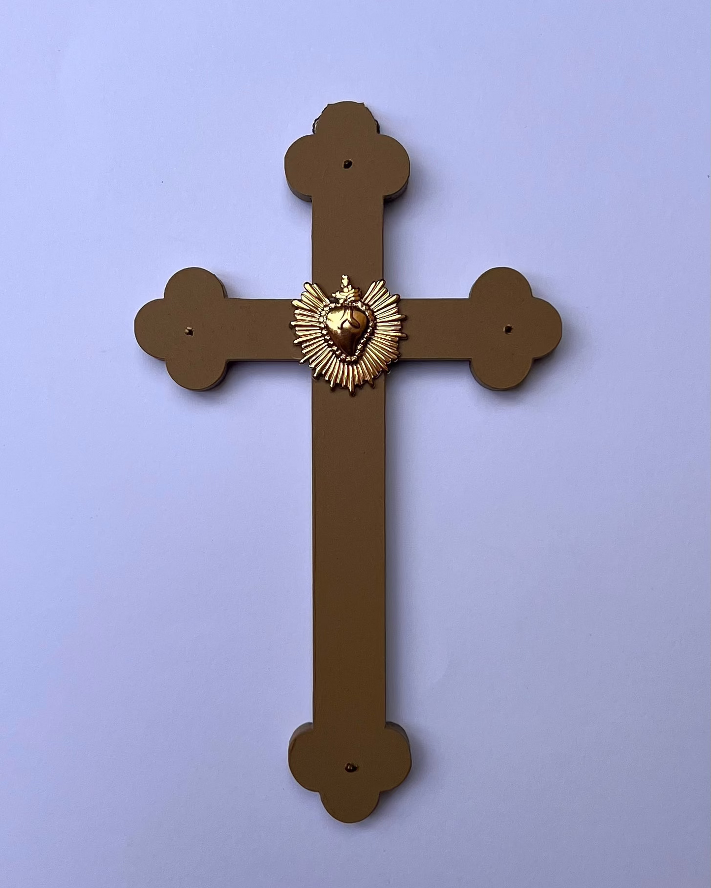 Crucifix ex voto rayonnant ocre