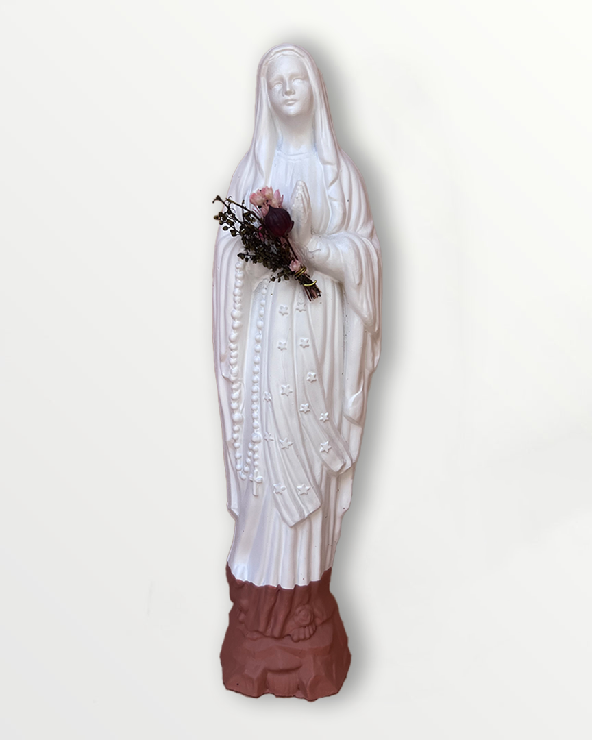 Statuette de la Vierge fleurie