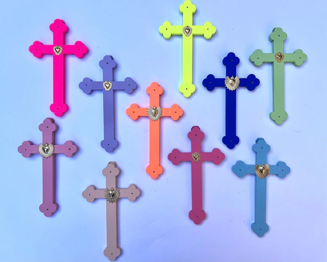 Nouveautés chez Sapristi store : deux crucifix ex‑voto à découvrir !