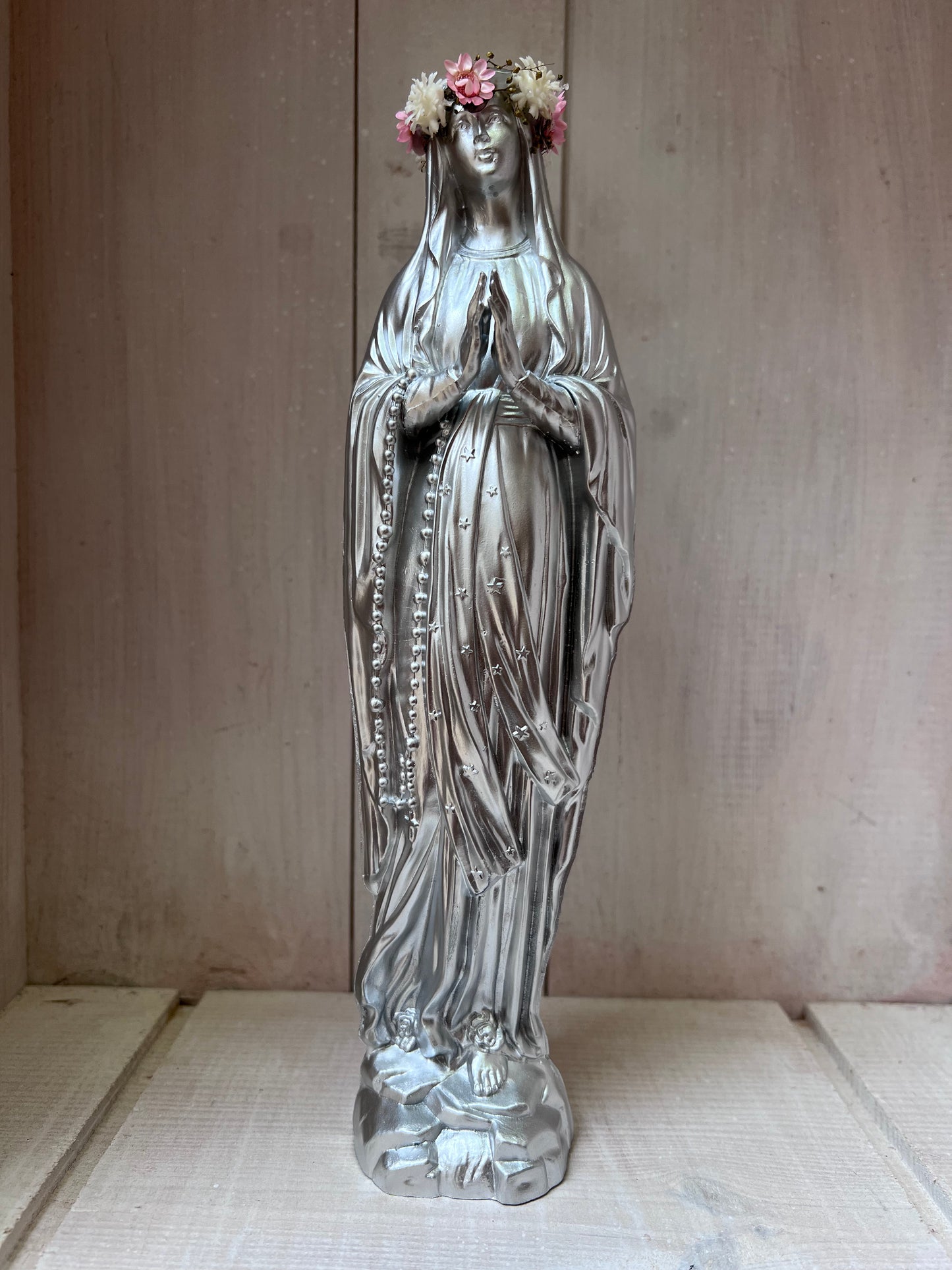 Statuette Vierge 25 cm Couronnée Fleurie