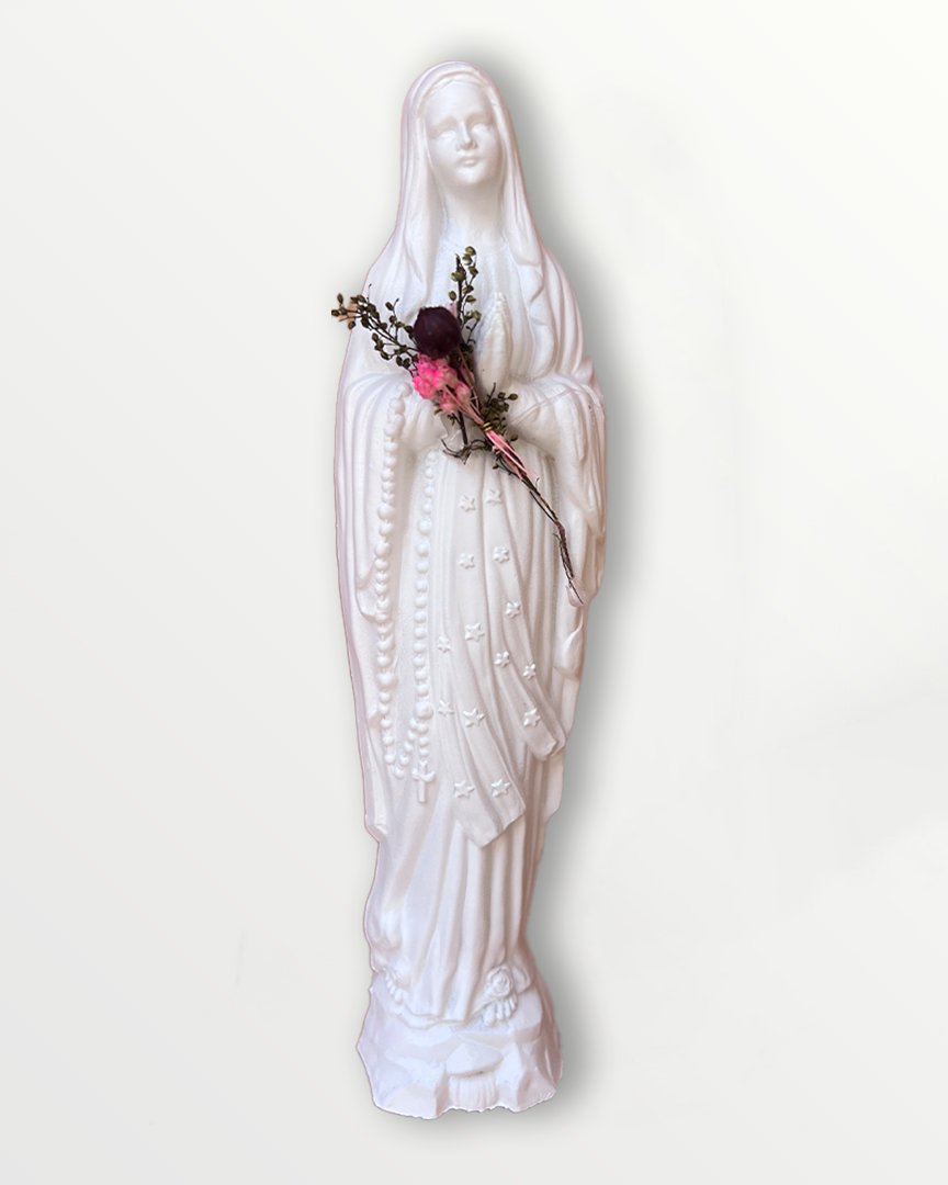 Statuette de la Vierge fleurie