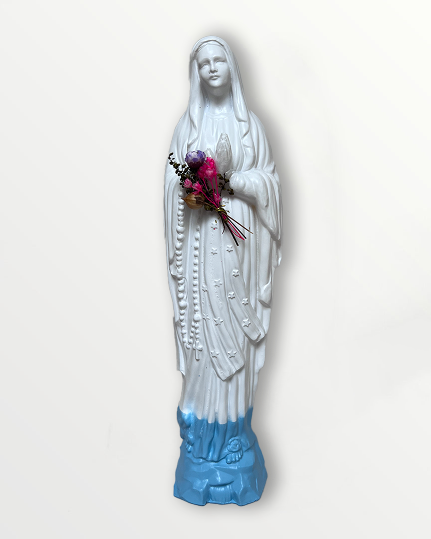 Statuette de la Vierge fleurie