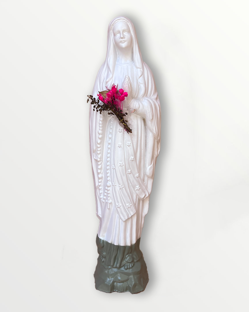 Statuette de la Vierge fleurie
