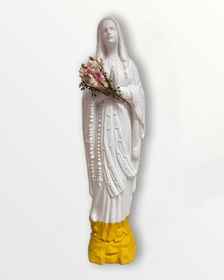 Statuette de la Vierge fleurie