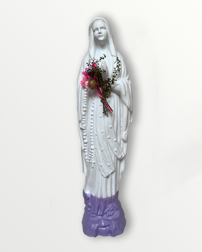 Statuette de la Vierge fleurie