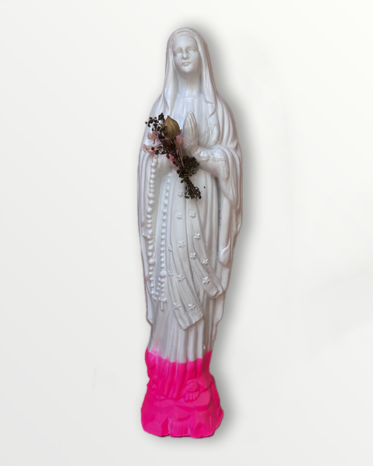 Statuette de la Vierge fleurie